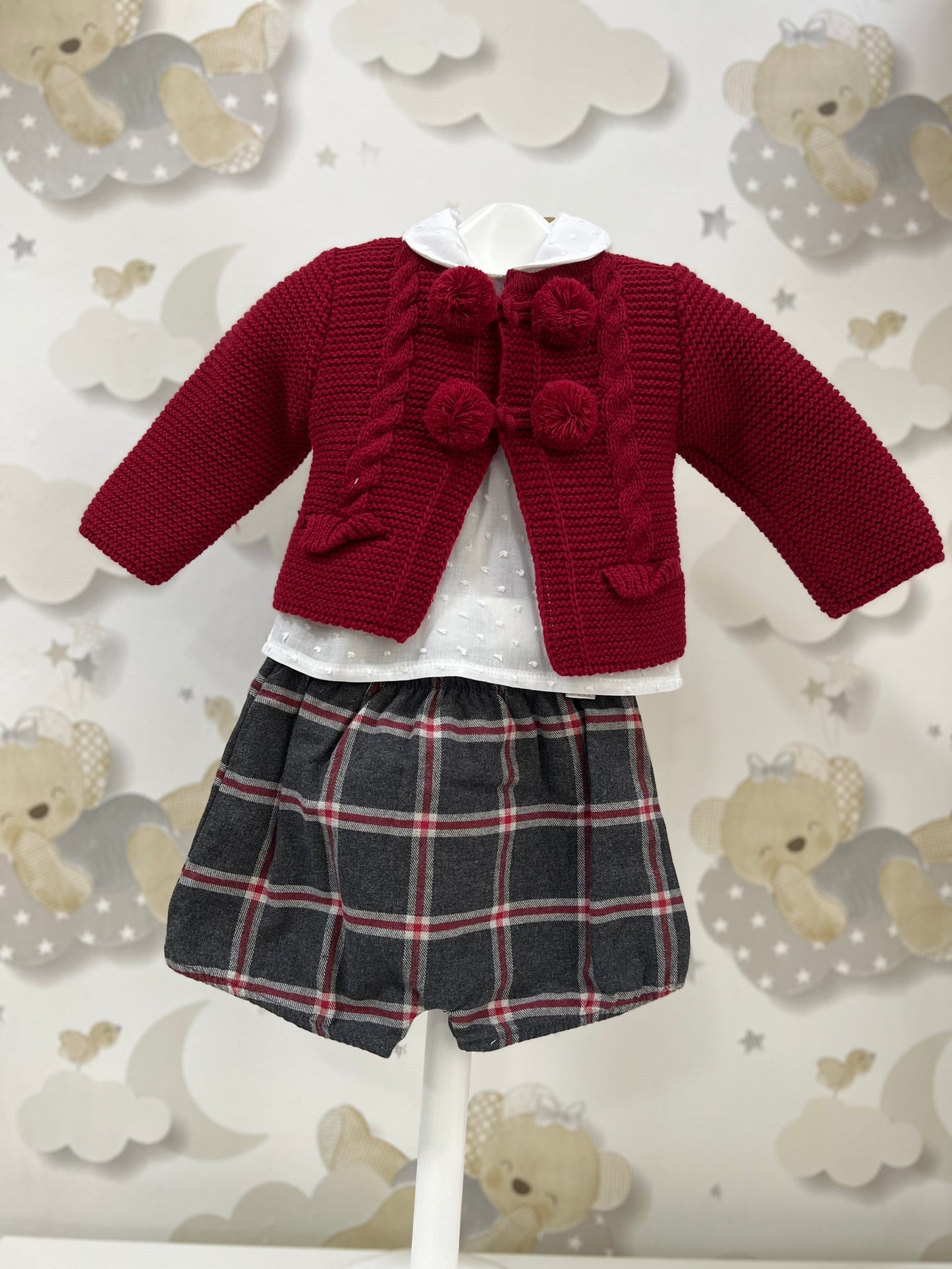 Pantaloncino con camicia e cardigan