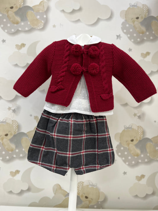 Pantaloncino con camicia e cardigan